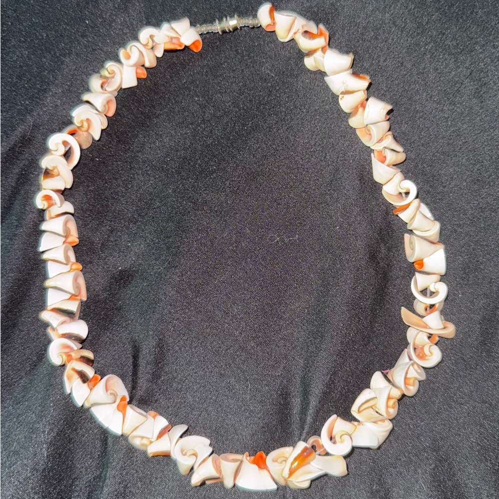 Chic Pink Shell Necklace - Picture 2 of 7